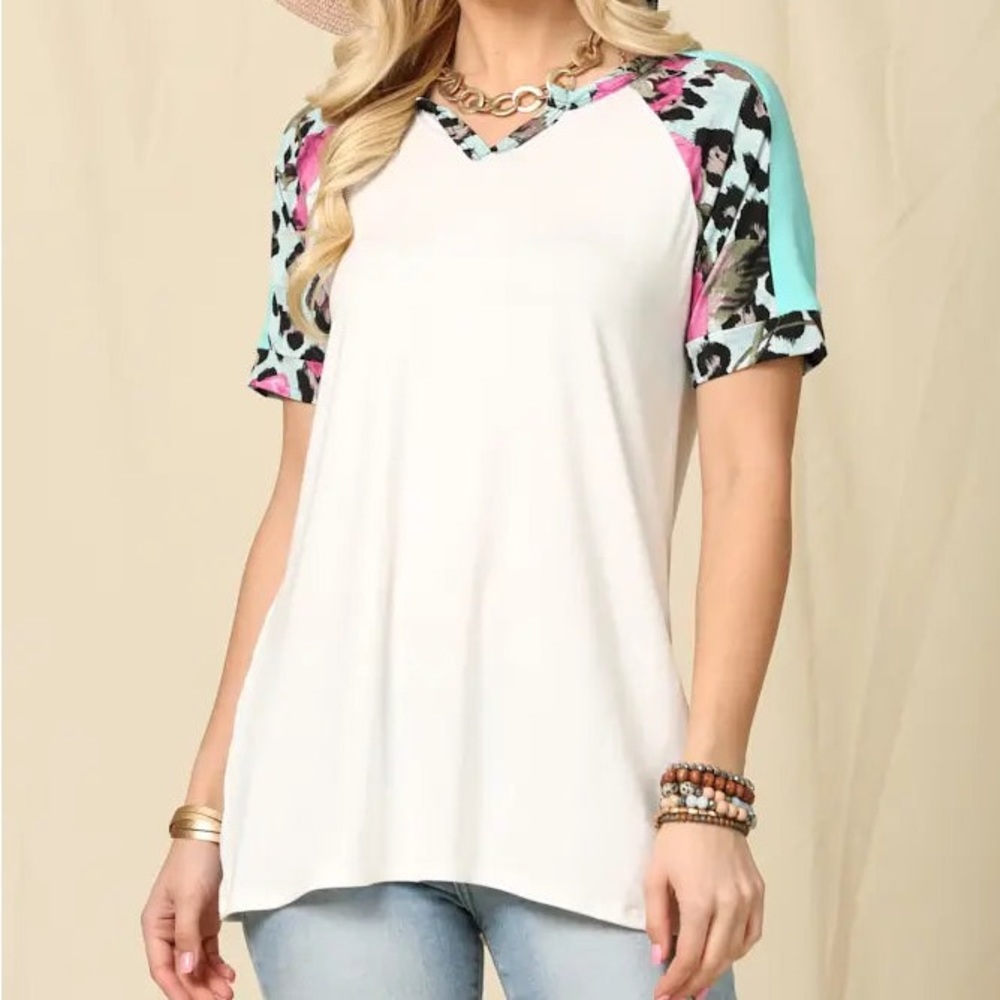 Spring print v neck- Celeste